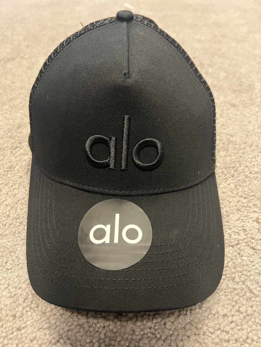 Alo Yoga  Black Logo Trucker Baseball Hat Ajustable  Unisex OS